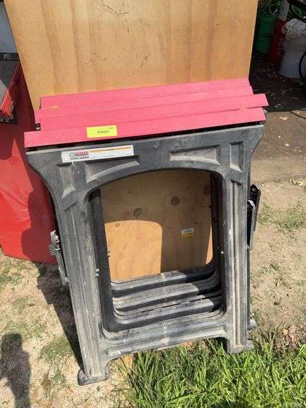 (4) Central Machinery foldable sawhorses image