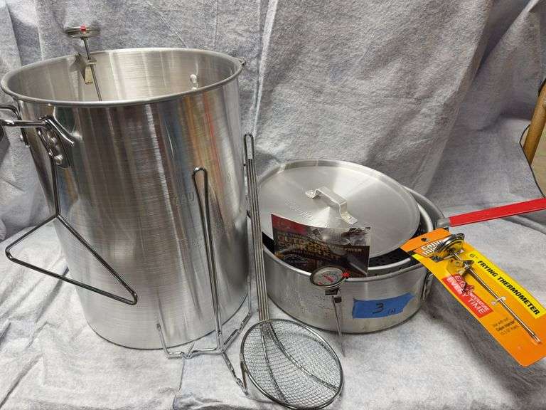 Turkey fryer set with 30 quart large pot, 10 -1/2 quart small pot with cover, fry basket, stand and LP burner image