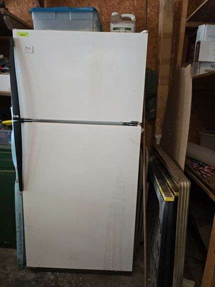 Amana Refrigerator/Freezer 32 x 30 x 65H image