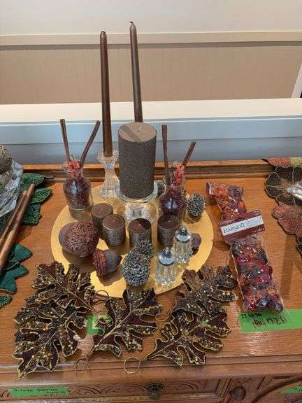 Holiday centerpiece decor image