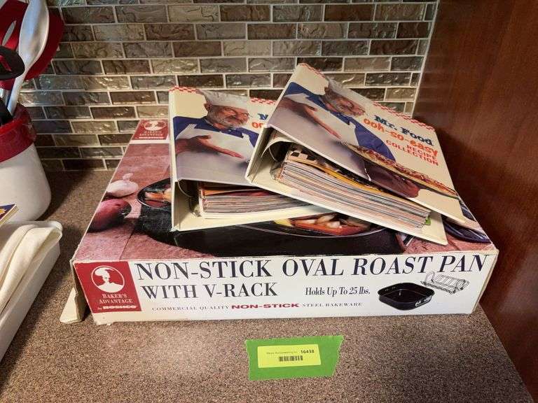 Bakers Advantage by Roshco non stick oval roast pan with rack and two volumes Mr Food recipe books image