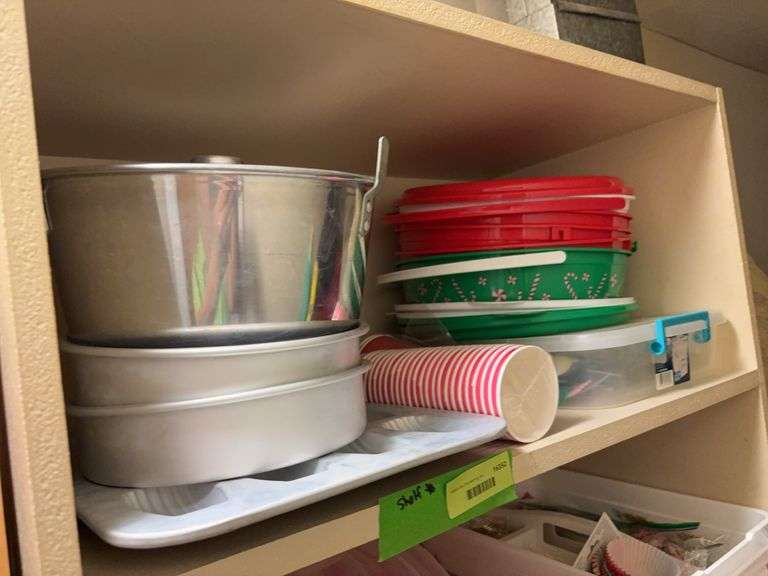 Baking pans, party cups, holiday  bowls w lids image
