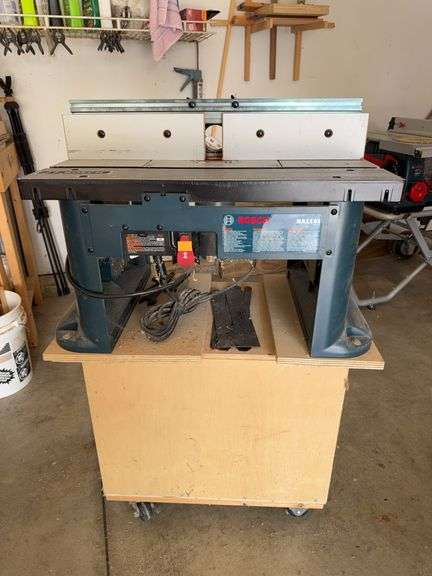 Bosch RA1181 router table and Bosch router 1/4 & 1/2 shafts image
