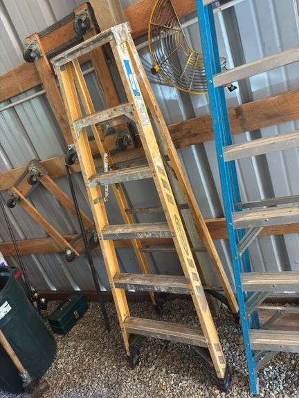 Werner 6 foot fiberglass step ladder image