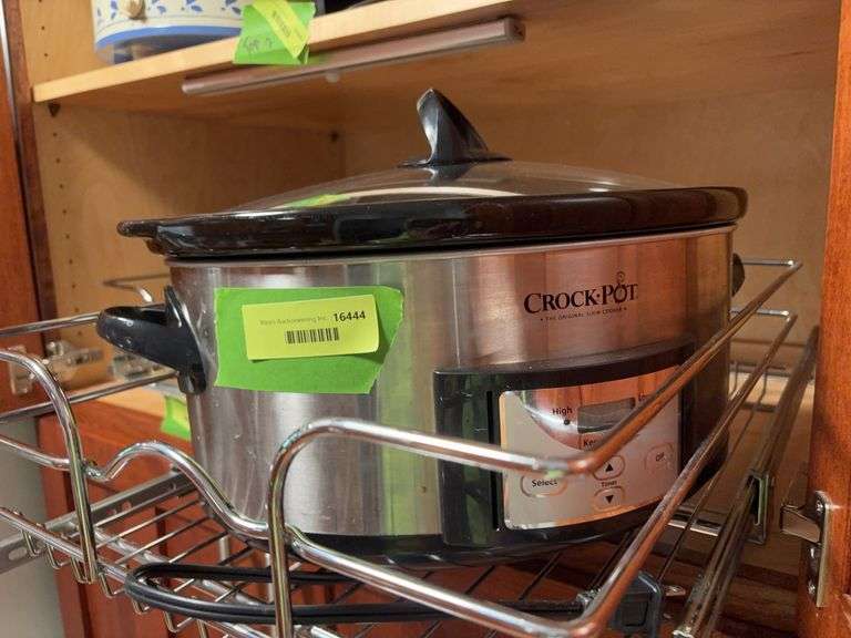 Crockpot brand digital crockpot image