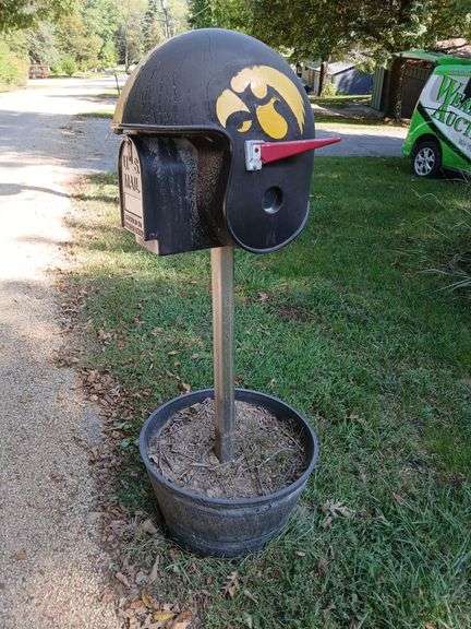 Iowa Hawkeyes helmet mailbox image