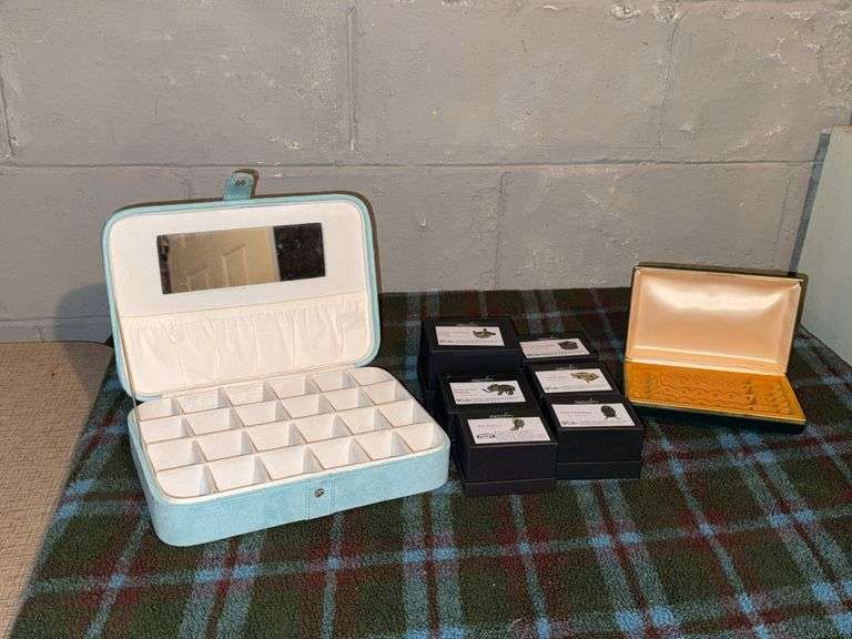 Six Zanzibar trinket boxes and two vintage jewelry boxes