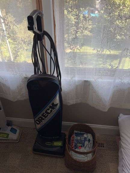 Oreck vacuum and extra bags image