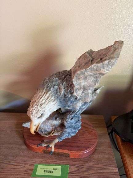 “Spirit Messenger” eagle figurine 5519/10000 image