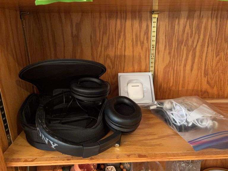 Apple AirPods, Apple ear buds, Sony noise canceling headphones image