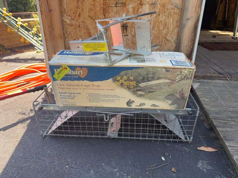 2 live traps and mole trap image