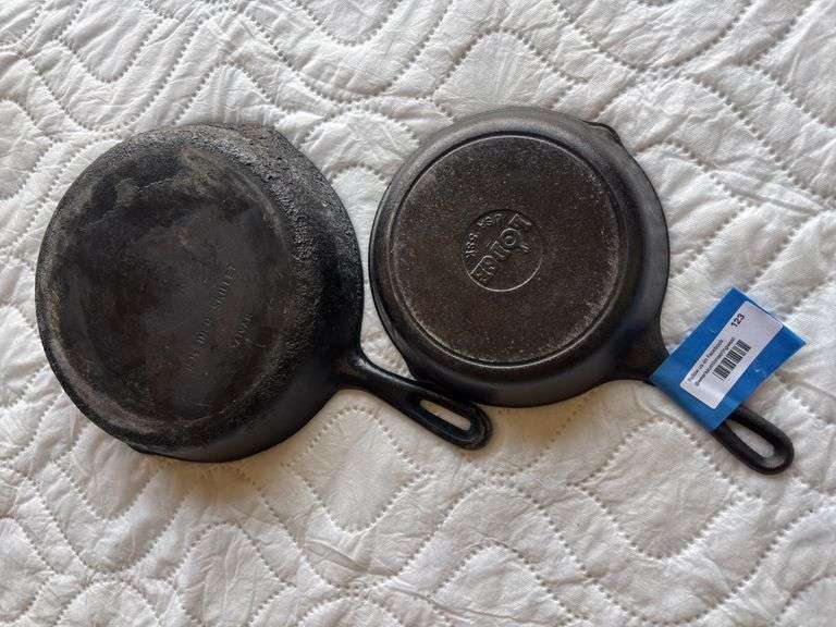 Taiwan 10.5” cast iron skillet and lodge skillet image