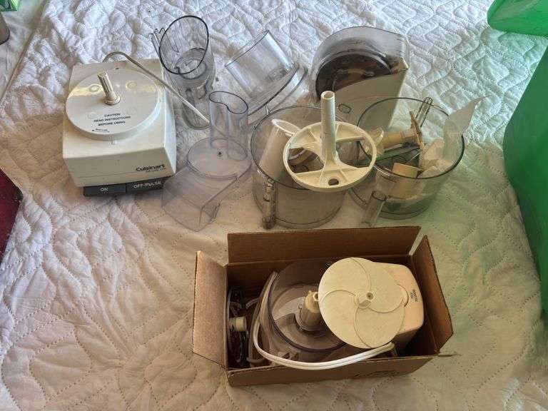 Cuisinart food processor and small chopper image