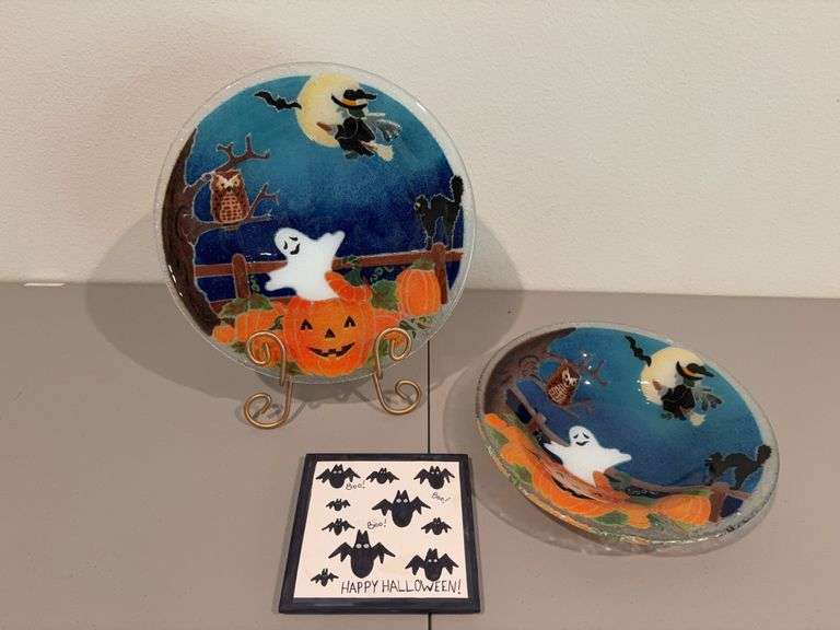 Matching Halloween plate and bowl, BOO tile image