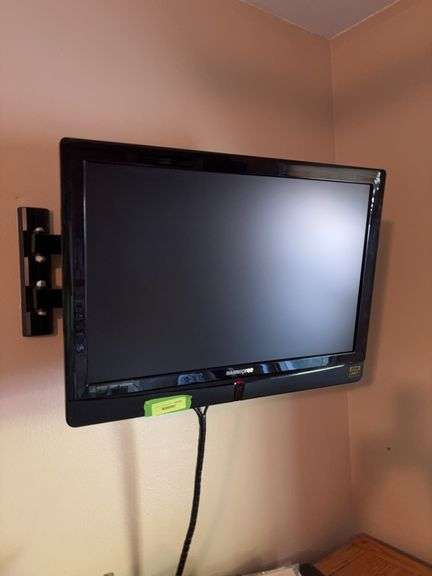 Hannspree 28” flatscreen TV w remote Model HSG1075 and Sony DVD player image