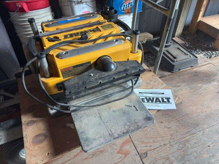 DeWalt DW735 13 inch thickness planer image