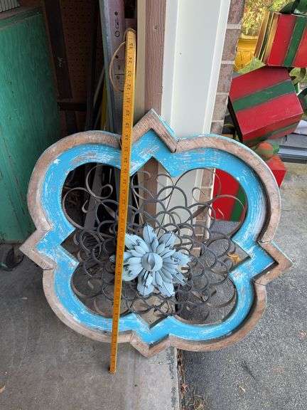 Wood & metal flower wall art Approx 30” image