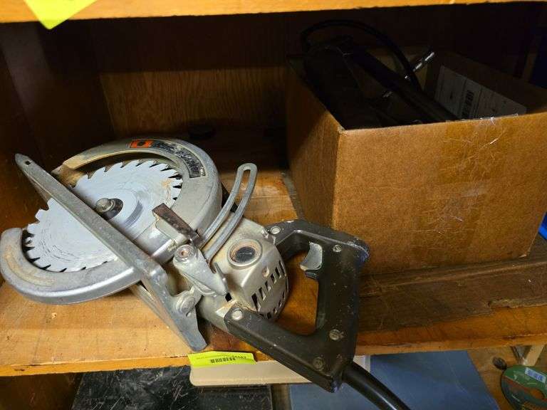8.25" worm drive circular saw, grease guns and grease. image