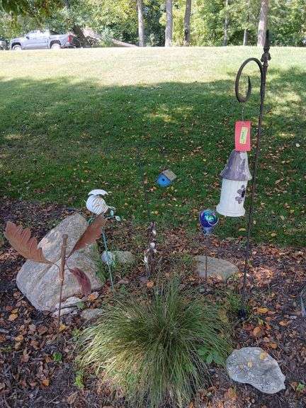 Various yard decor image