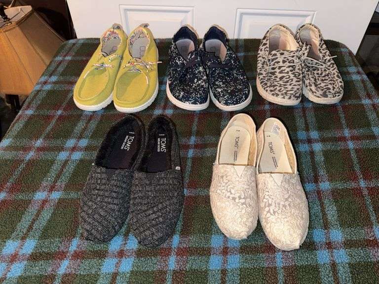 Three pair Hey Dudes size 8 and two pair Toms size 9