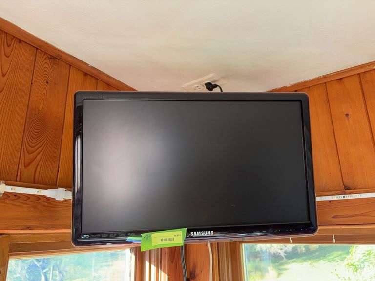 Samsung 22” flatscreen TV, no base and no remote Bring tools to take down image