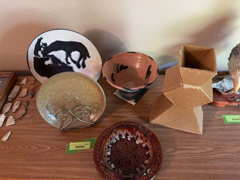 Five pieces decorative pottery image