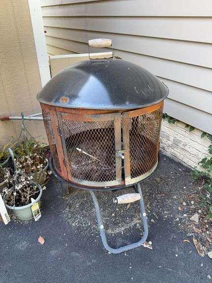 Round grill style fireplace w/ screen and lid image