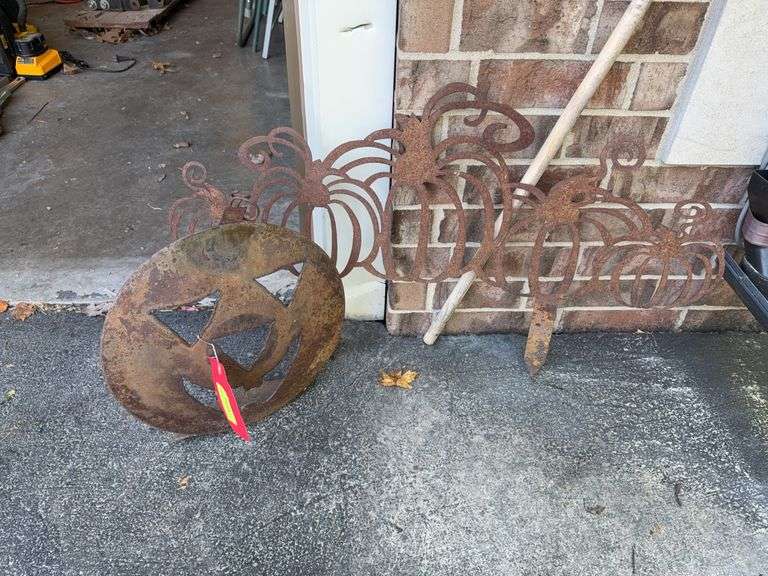 Metal Halloween yard art image