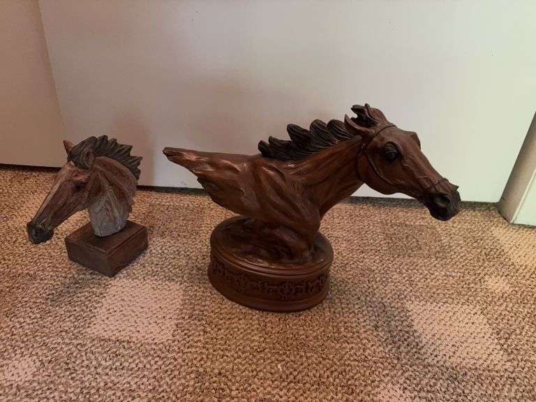 Wooden horse head and resin? horse head image