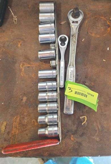 Craftsman 1/4" & 1/2" drive rachets and sockets image