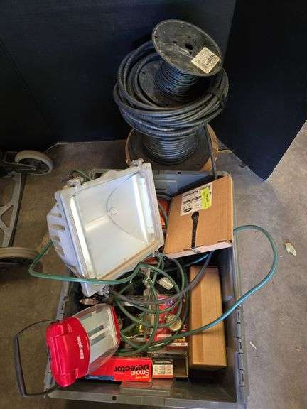 Outdoor light, elec supplies and copper cord image