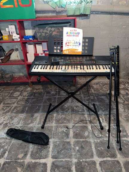 Yamaha keyboard PSR-215 keyboard w stand and an adjustable height easel You can paint while you make beautiful music!