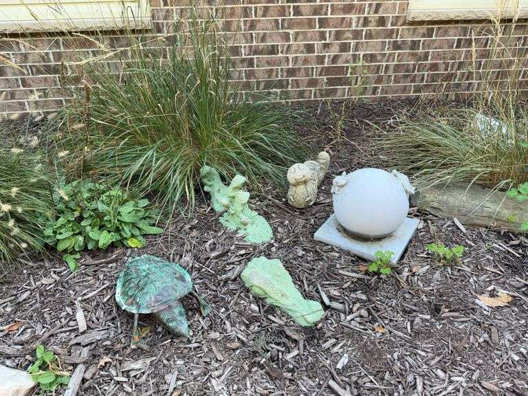 Frogs, a turtle and an alligator image