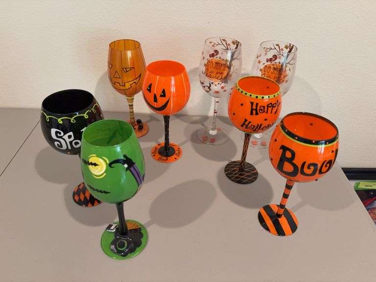 Eight pieces Halloween stemware image