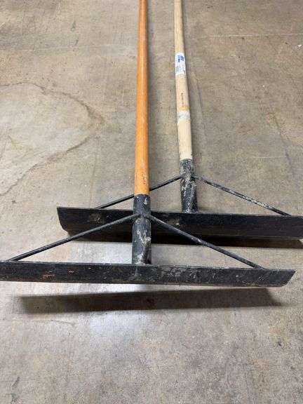 Lot with two concrete spreaders image