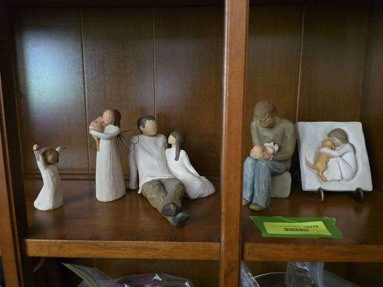 Willow Tree figures image