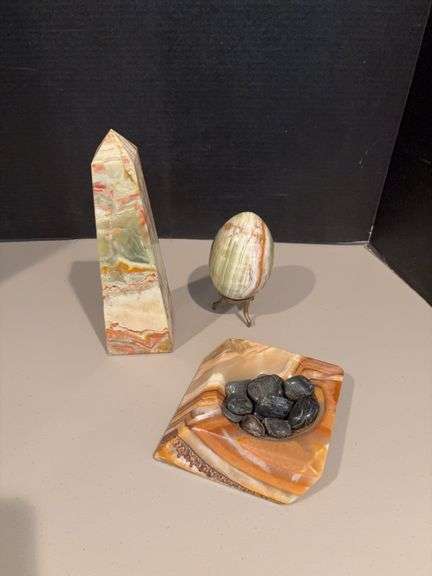 Alabaster egg, ashtray with “ashes” and obelisk image