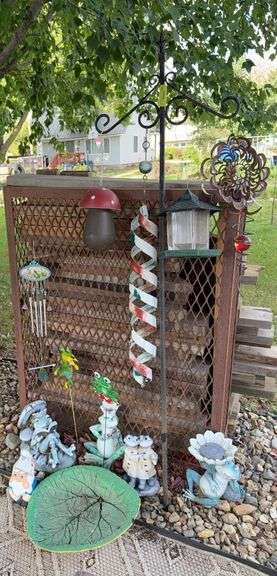 Yard decor includes frogs, wind chimes, shepherd hook, etc