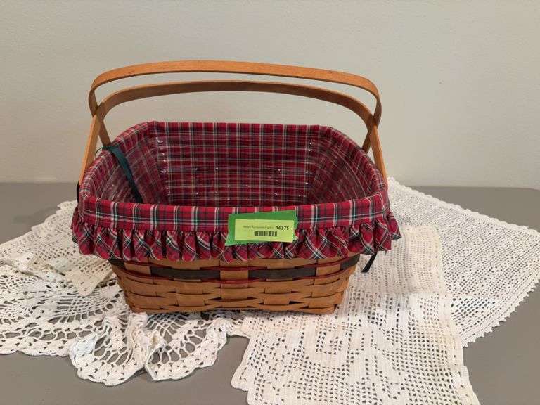 Large Longaberger basket with liner and protector, 4pcs handiwork image