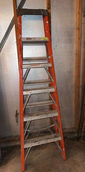 Keller 6' fiberglass step ladder image