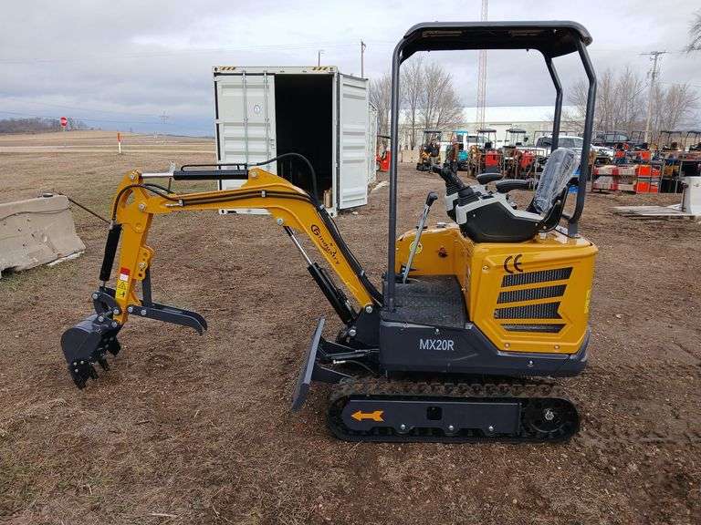 CFG, Mini Excavator, MX20R, RATO  23HP,16.8KW  Gasoline  Engine with EPA ,Bkt, Fixed Thumb, 2 Cylinders,with Side Swing, SN X1000168 image