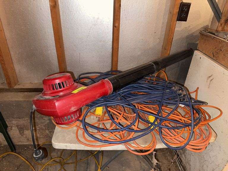 Toro elec leaf blower and extension cords image