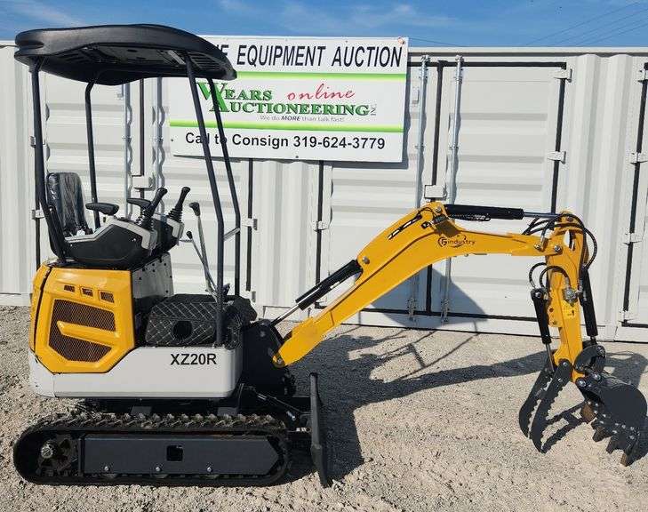 Mini Excavator	CFG		XZ20R	EPA	RATO  23HP,16.8KW, Hydraulic Thumb,  Gasoline  Engine with EPA ,Bkt，2 Cylinders,with Side Swing, SN 09040384 Bucket Hydraulics are not working. Runs/Drives etc... image