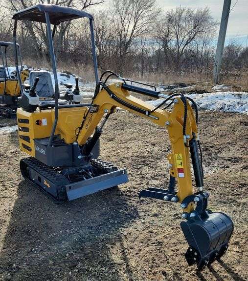 Mini Excavator	CFG		MX12RX	RATO ,13.5HP,8.6KW,with pilot system, Fixed Thumb, Gasoline  Engine with EPA ,BKT. SN MX12RX2025J001465 image