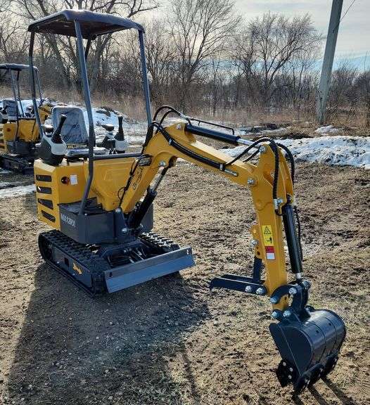 Mini Excavator	CFG		MX12RX	RATO ,13.5HP,8.6KW,with pilot system, Fixed Thumb, Gasoline  Engine with EPA ,BKT. SN MX12RX2025J001703 image