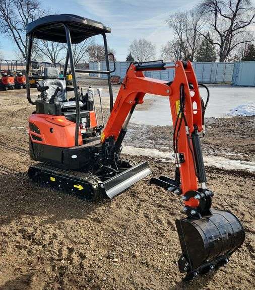 Mini Excavator	CFG	NT20-CZ	ZONSEN  23HP,17KW,Gasoline  Engine  with  EPA,Bkt, Fixed Thumb,with  Side  Swing, SN B80905050 image