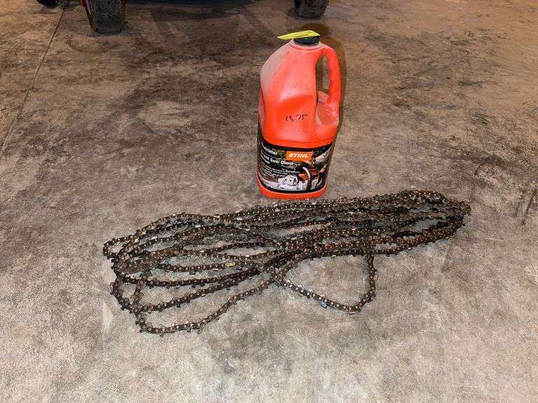 Bar oil and chainsaw chains image