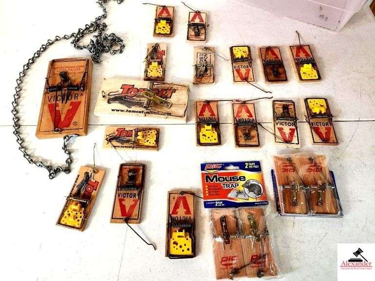 ASSORTMENT OF VINTAGE MICE TRAPS-MISC SIZES NEW AND USED image