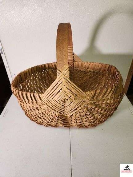 LARGE WOVEN CORNER CLOTHES BASKET RESEMBLES SPLIT OAKS BUTTOCKS BASKET FARM HOUSE - NICE SHAPE - CLEAN - (UPSTAIRS) image