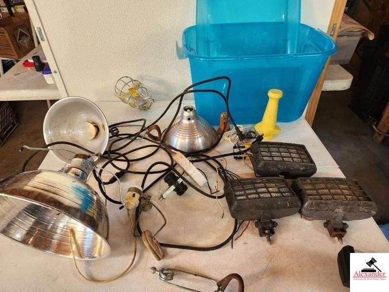 TUB OF HEAT LAMPS-NEW AND USED-TRAILER LIGHTS- NEW CONNECTORS image